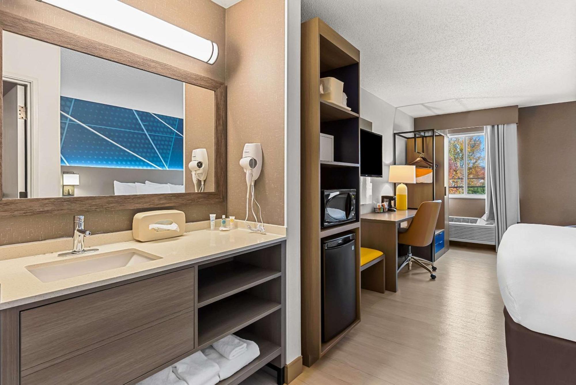 Comfort Inn Painesville Bagian luar foto